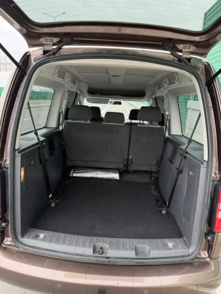 Tirane, shes VW Caddy Maxi 2.0 TDI 2013 Nafte, kafe automatik Klima 225.000 km 12.500 €