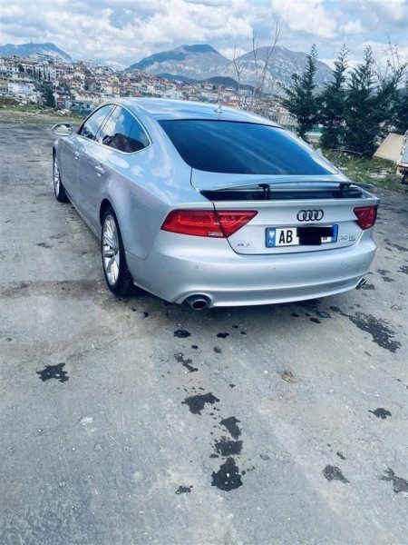 Tirane, shes makine Audi A7 3.0 TDI Nafte, gri metalizato automatik Klima 195.000 km 10.900 €