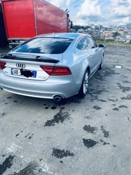 Tirane, shes makine Audi A7 3.0 TDI Nafte, gri metalizato automatik Klima 195.000 km 10.900 €
