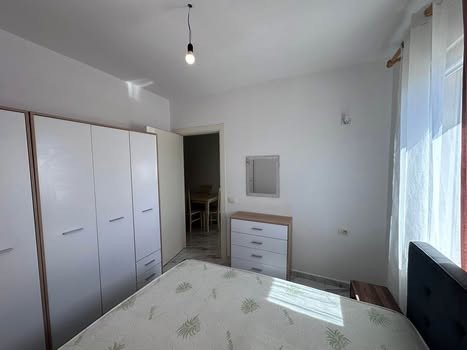 Tirane, jepet me qera apartament 1+1 Kati 5, 65 m² 450 € (Golden park)
