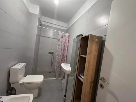 Tirane, jepet me qera apartament 1+1 Kati 5, 65 m² 450 € (Golden park)