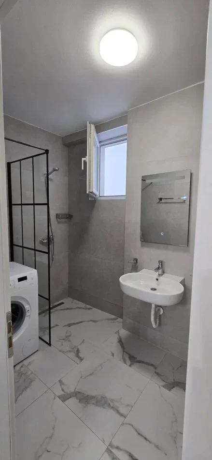 Tirane, jepet me qera apartament 2+1 Kati 3, 82 m² 600 € (Liqeni i thatë)