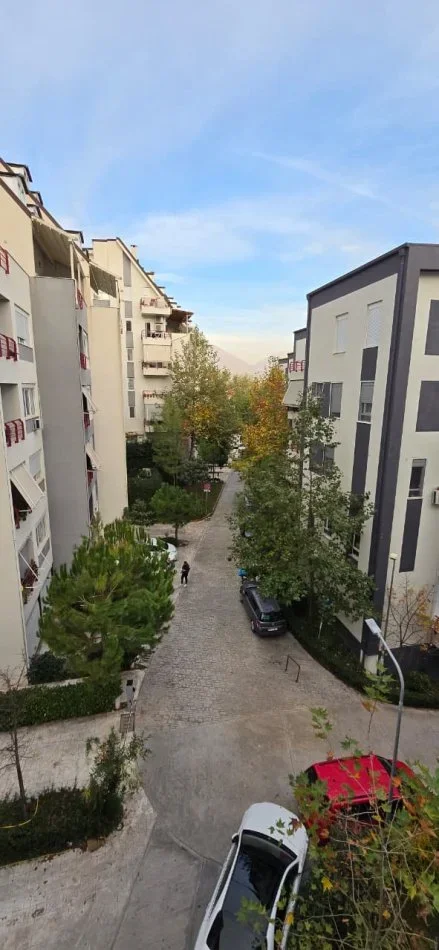Tirane, jepet me qera apartament 2+1 Kati 3, 82 m² 600 € (Liqeni i thatë)