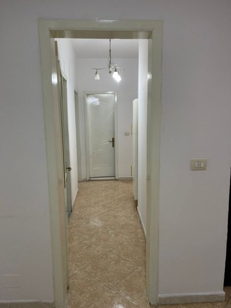 Tirane, jepet me qera 2+1 Kati 4, 102 m² 750 € 