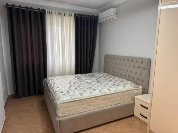 Tirane, jepet me qera 2+1 Kati 7, 80 m² 