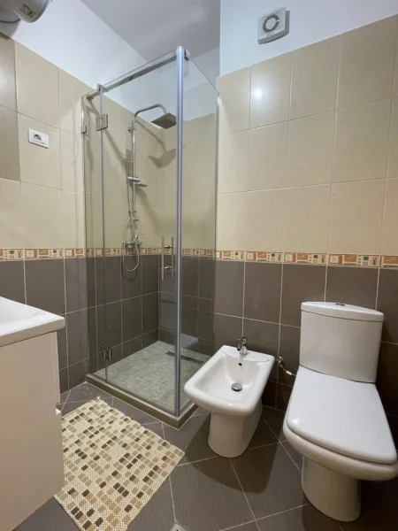 Tirane, jepet me qera apartament 2+1 Kati 2, 104 m² 800 € (Gramoz pashko)