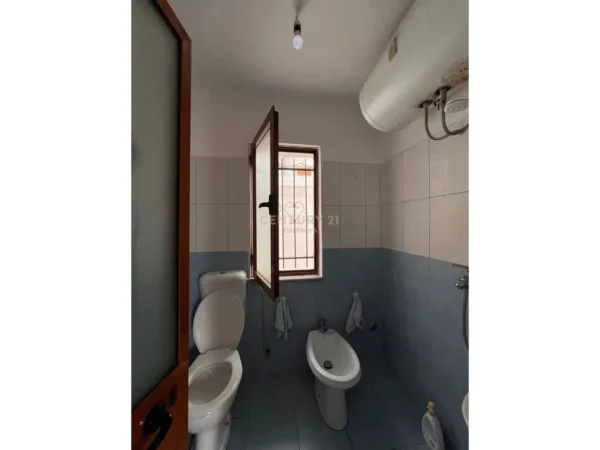 Tirane, shitet shtepi 1+1 Kati 0, 96 m² 80.000 € (tek treshi kamez)