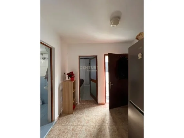 Tirane, shitet shtepi 1+1 Kati 0, 96 m² 80.000 € (tek treshi kamez)
