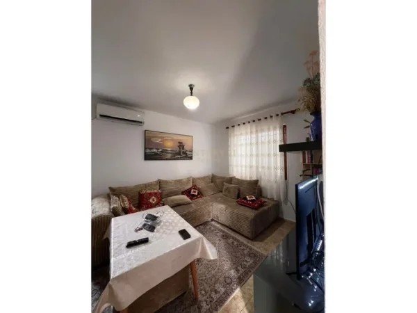 Tirane, shitet shtepi 1+1 Kati 0, 96 m² 80.000 € (tek treshi kamez)
