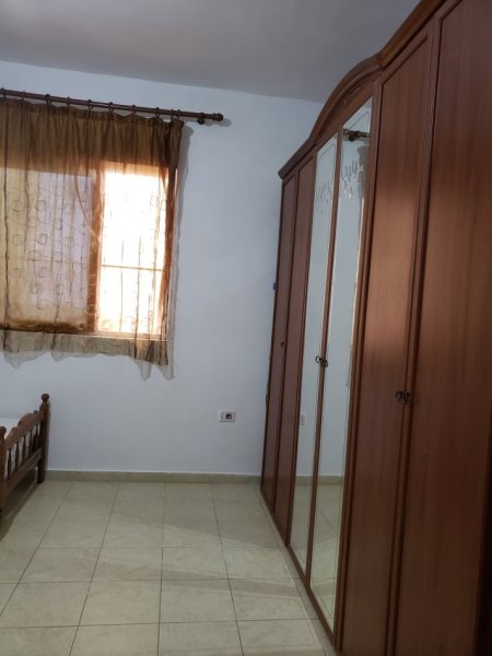 Tirane, jepet me qera shtepi 1+1 Kati 0, 80 m² 300 € (Rruga frang bardhi)
