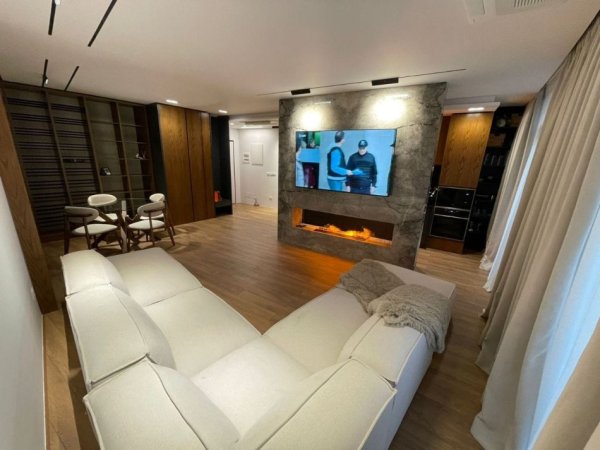 Tirane, jepet me qera 2+1 , 