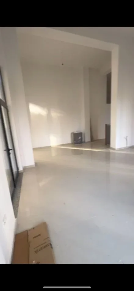 Tirane, jepet me qera ambjent biznesi Kati 0, 70 m² 1.200 € (Shkolla e Kuqe)