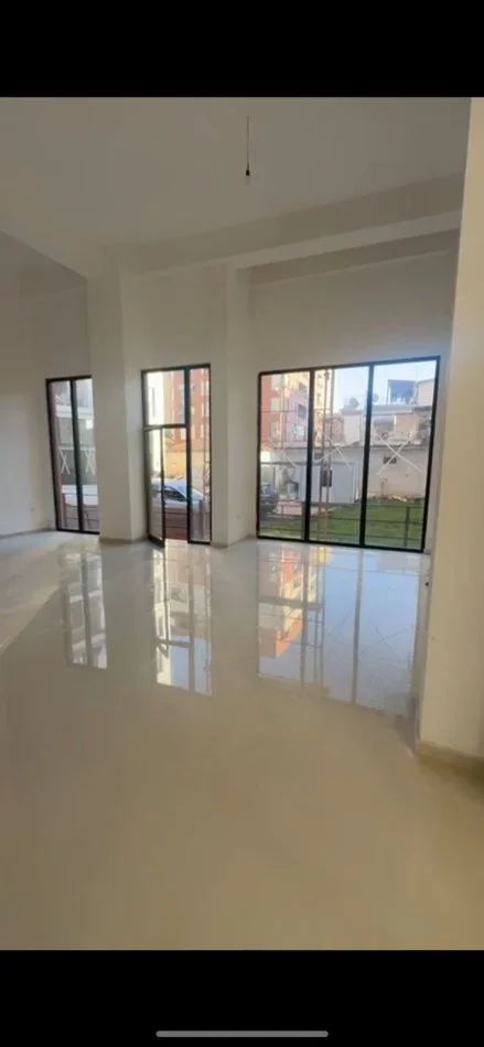 Tirane, jepet me qera ambjent biznesi Kati 0, 70 m² 1.200 € (Shkolla e Kuqe)