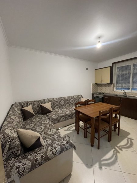 Tirane, jepet me qera 2+1+Ballkon Kati 3, 70 m² 600 € (Vasil shanto)
