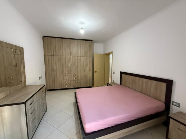 Tirane, jepet me qera 2+1+Ballkon Kati 3, 70 m² 600 € (Vasil shanto)