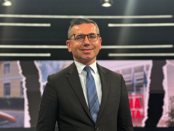 Shqiperi, ofroj shërbime avokatie