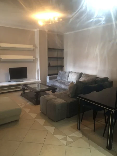 Tirane, jepet me qera apartament 2+1+Aneks+Ballkon Kati 6, 110 m² 700 € (Rruga Siri Kodra hotel Black Diamond)