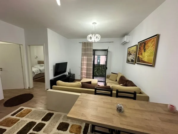 Tirane, jepet me qera apartament 2+1+Ballkon Kati 3, 95 m² 700 € (Rruga Gjon Buzuku, mbrapa Vila Goldi)