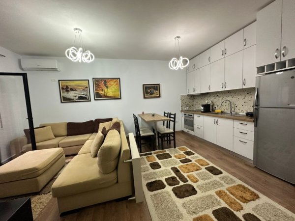 Tirane, jepet me qera apartament 2+1+Ballkon Kati 3, 95 m² 700 € (Rruga Gjon Buzuku, mbrapa Vila Goldi)