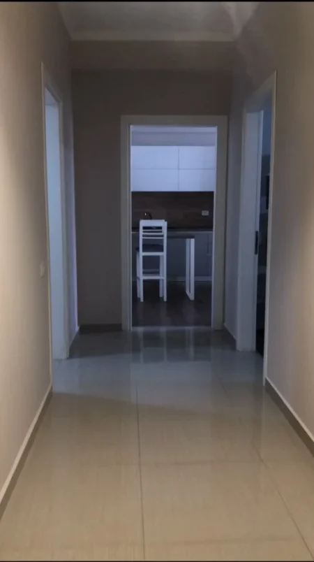 Tirane, jepet me qera apartament 2+1+Ballkon Kati 6, 110 m² 800 € (Rruga Tafaj, perballe Gjimnazit Partizani)