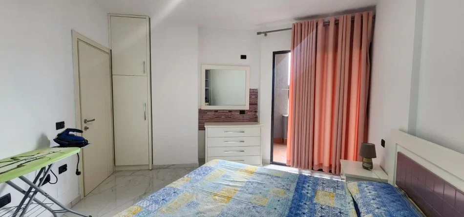 Tirane, jepet me qera apartament 1+1+Ballkon Kati 3, 400 € (Astir)