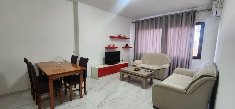 Tirane, jepet me qera apartament 1+1+Ballkon Kati 3, 400 € (Astir)
