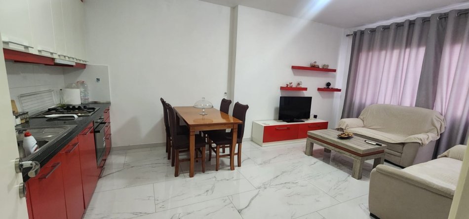 Tirane, jepet me qera apartament 1+1+Ballkon Kati 3, 400 € (Astir)