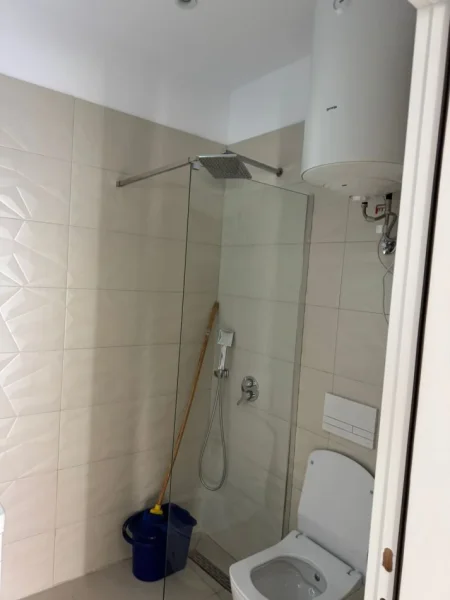 Tirane, jepet me qera zyre Kati 3, me garazhd 75 m² 550 € (Rruga 5 Maj)