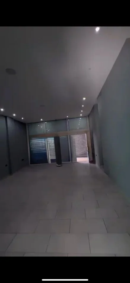 Tirane, jepet me qera dyqan Kati 0, 120 m² 550 € (Rruga e Dibres JO AGJENSI)