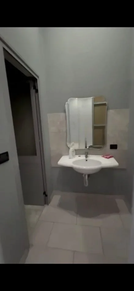 Tirane, jepet me qera dyqan Kati 0, 120 m² 550 € (Rruga e Dibres JO AGJENSI)