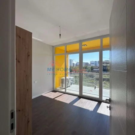 Tirane, jepet me qera zyre Kati 2, 125 m² 720 € (Bulevardi i Ri)