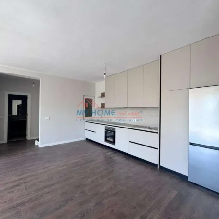 Tirane, jepet me qera zyre Kati 2, 125 m² 720 € (Bulevardi i Ri)