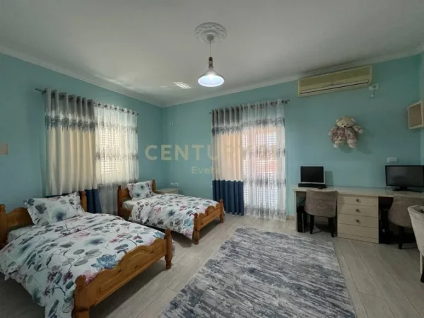 Tirane, jepet me qera apartament 2+1 Kati 2, 105 m² 600 € 