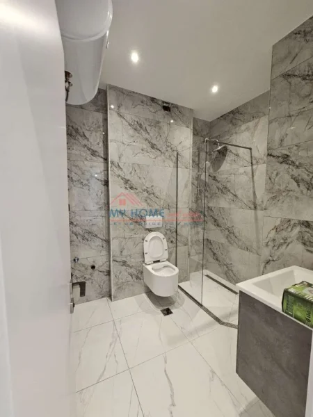 Tirane, jepet me qera ambjent biznesi Kati 2, 130 m² 850 € (Zogu i Zi)