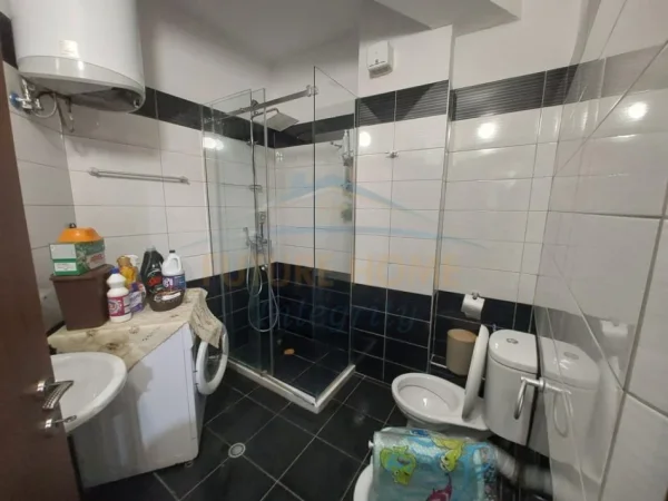 Tirane, shitet apartament 1+1+Ballkon Kati 4, 53.48m² 140.000 € (Materniteti i Ri, Brryli)