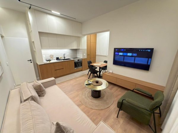 Tirane, jepet me qera apartament 1+1 Kati 4, 700 € 