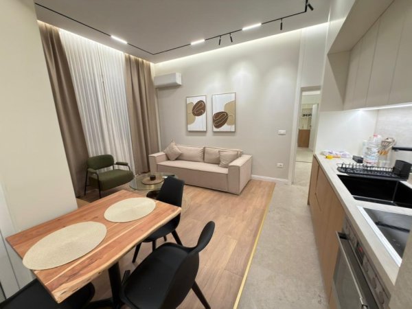 Tirane, jepet me qera apartament 1+1 Kati 4, 700 € 