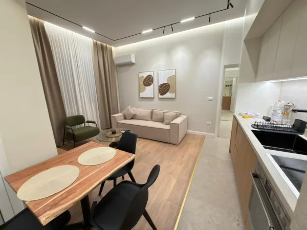 Tirane, jepet me qera apartament 1+1 Kati 4, 650 €