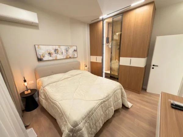 Tirane, jepet me qera apartament 1+1 Kati 4, 650 €