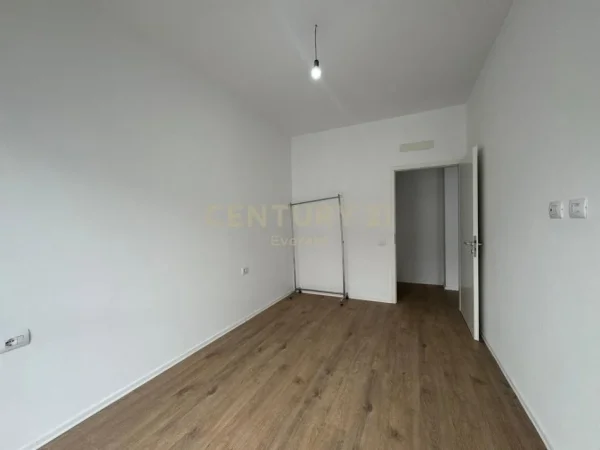 Tirane, jepet me qera apartament 1+1 Kati 6, 62 m² 650 € 