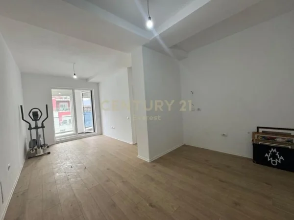 Tirane, jepet me qera apartament 1+1 Kati 6, 62 m² 650 € 