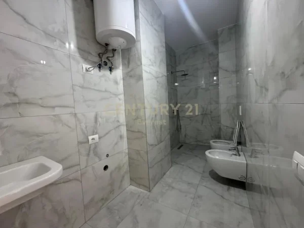 Tirane, jepet me qera apartament 1+1 Kati 6, 62 m² 650 € 