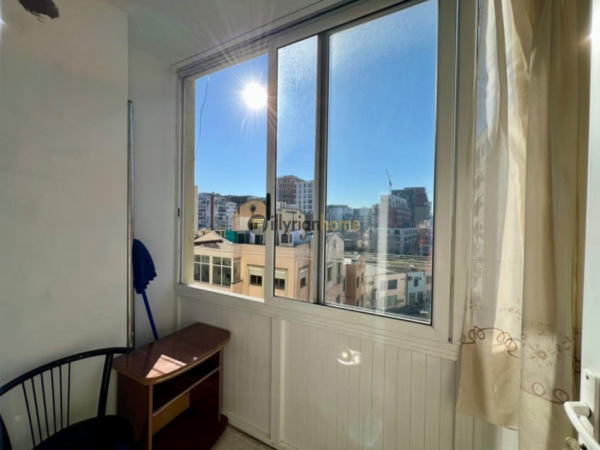 Tirane, jepet me qera apartament 1+1 Kati 5, 63 m² 400 € (Laprake)