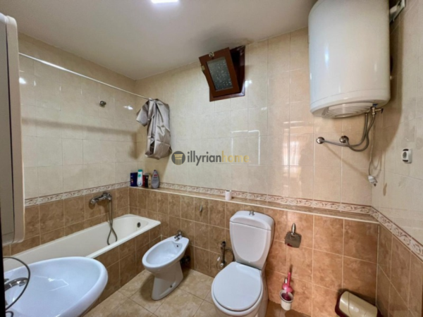 Tirane, jepet me qera apartament 1+1 Kati 5, 63 m² 400 € (Laprake)