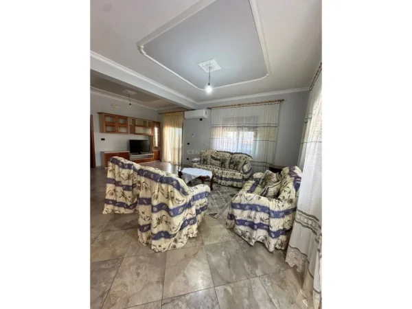 Tirane, jepet me qera Vile 1+1 Kati 2, 130 m² 500 € (Porcelan)