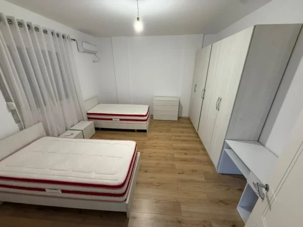Tirane, jepet me qera apartament 2+1 Kati 2, 120 m² 1.200 € (JO AGJENSI)