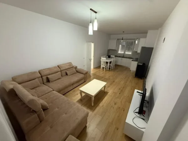 Tirane, jepet me qera apartament 2+1 Kati 2, 120 m² 1.200 € (JO AGJENSI)
