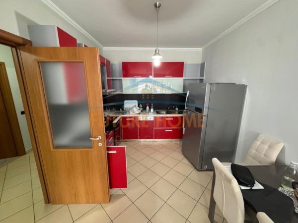 Durres, jepet me qera apartament 2+1 Kati 3, 98 m² 350 € 