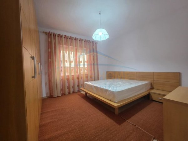 Tirane, jepet me qera apartament 2+1+Ballkon Kati 1, 100 m² 500 € (Xhamllik)