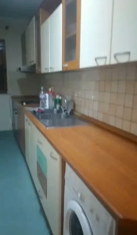 Tirane, jepet me qera apartament 1+1 Kati 2, 60 m² 600 € (QENDER)